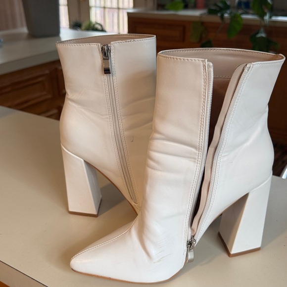 Boohoo White Pointed Toe Block Heel Ankle Boots - Picture 2 of 11